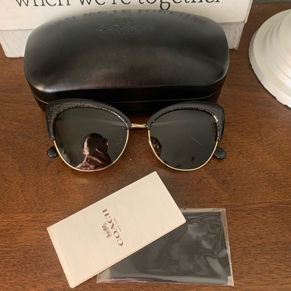 New coach sunglasses - Picture 2 of 8